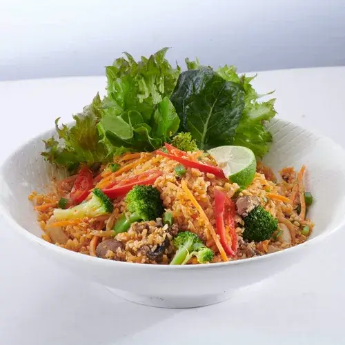 Spicy Korean Cauliflower Rice Bowl (270 kcal)

