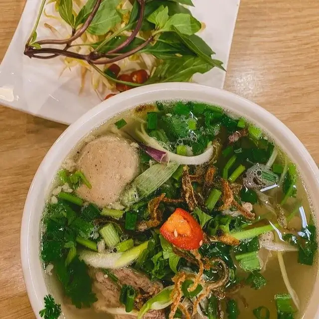 Lemongrass grilled pork noodles with Salad