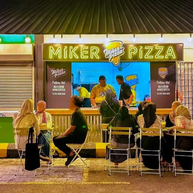 Miker Pizza Outlet Front View