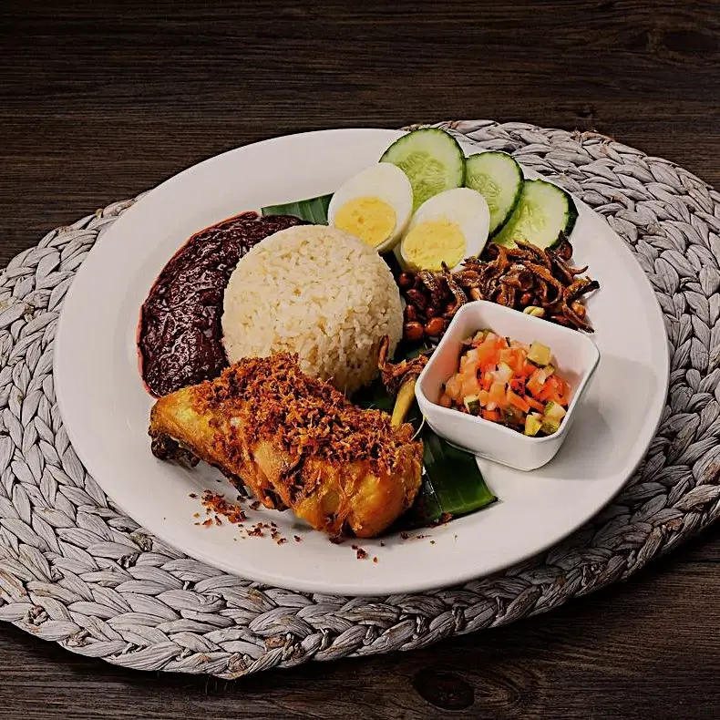 Personal Sets Menu Gajah Mada Nasi Lemak with Spiced Fried Chicken Set